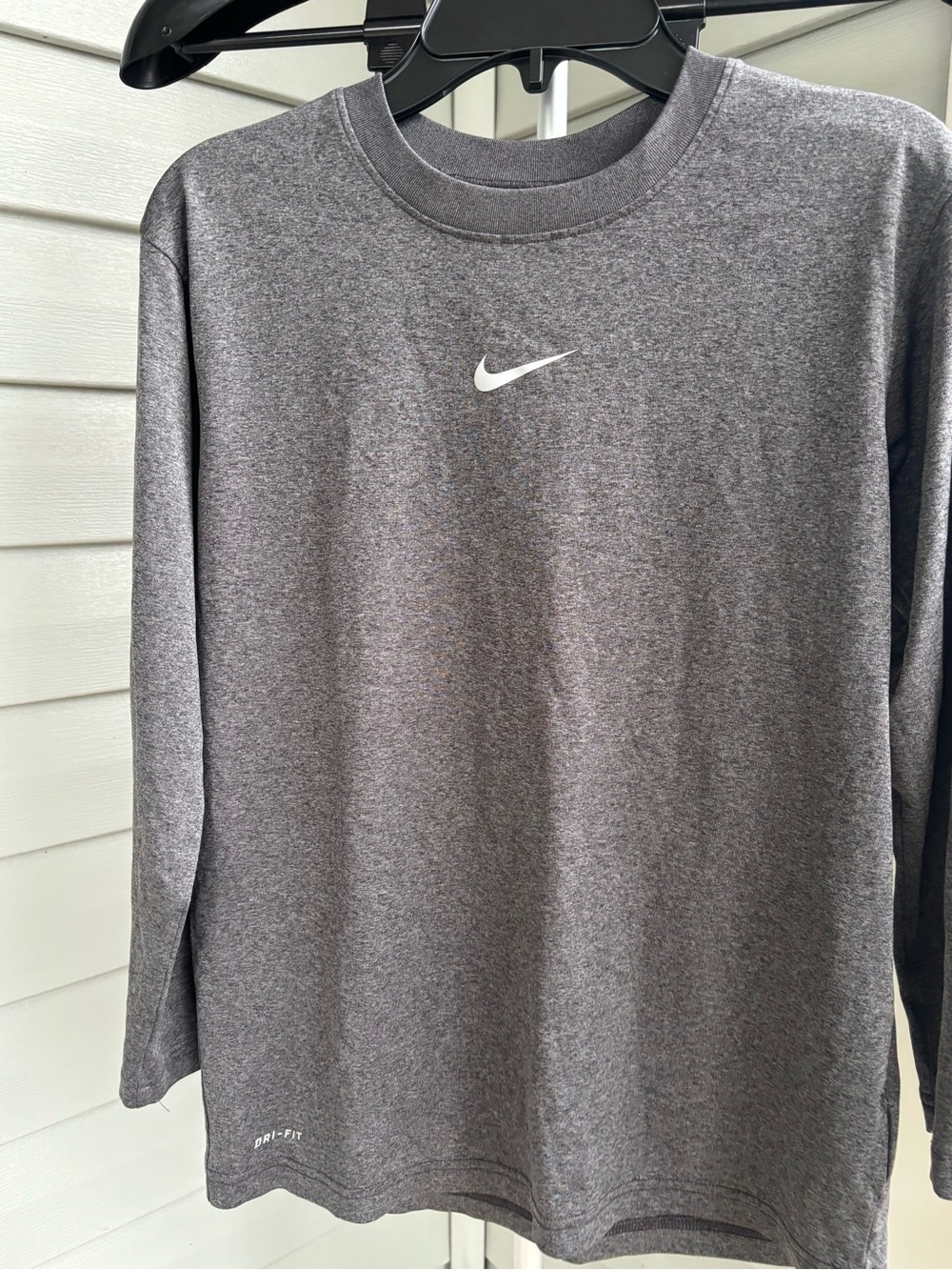 Nike Boys Dri-FIT Long Sleeve Performance Shirt Gray Size Medium Athletic